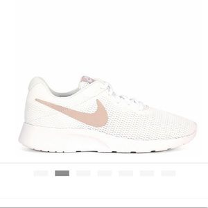 Size 7 Nike Tanjun Shoe